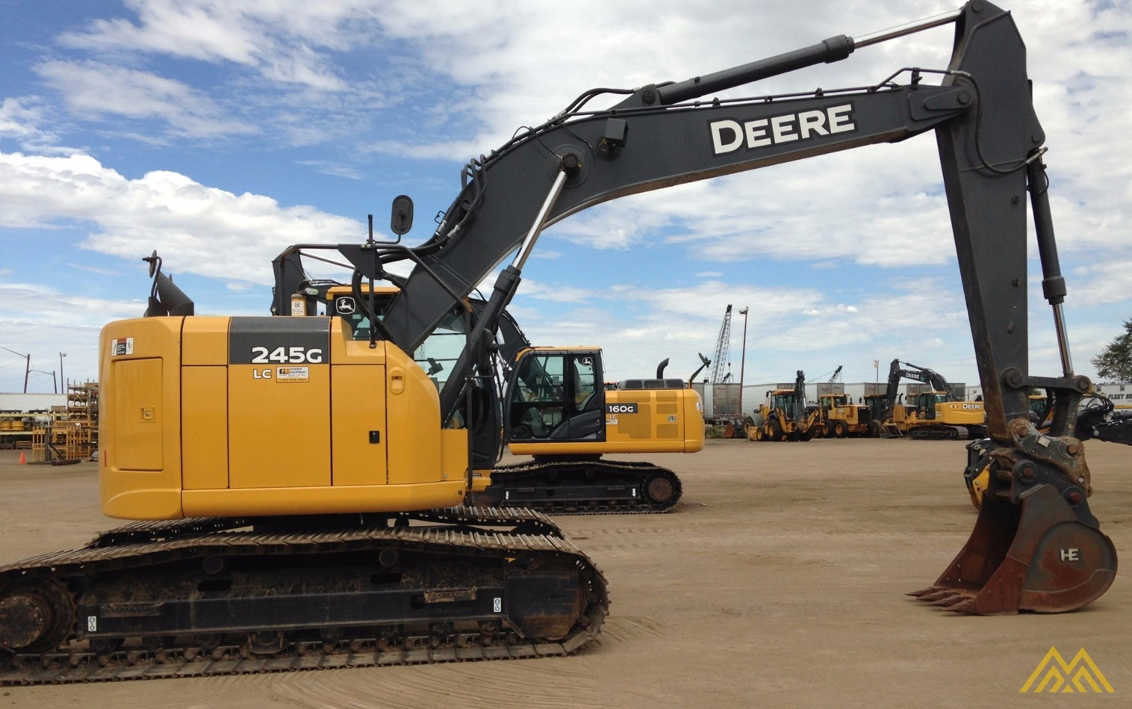 USED 2018 Deere 245G LC