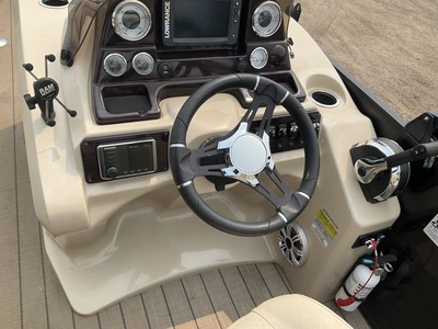 Used 2018 SYLVAN MIRAGE 8522 CRUISE LZ Boats (Misc) Michigan US | Miedema Asset Management Group #1304658