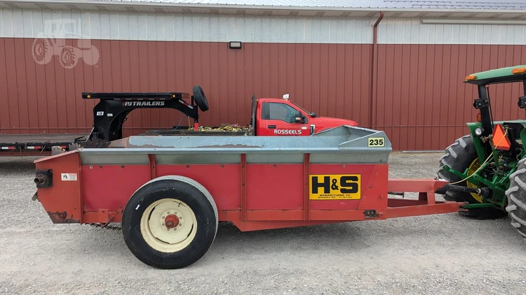Used H & S 235BP Manure Spreaders | Rosseel's Equipment Inc #720555