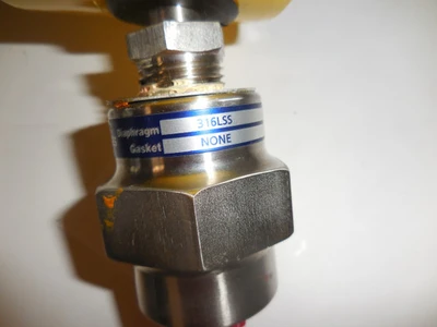 Perma-Cal RJ Gobal 121TID07Y23 TW1.5A-0016 Pressure Gauge w/Diaphragm, 0-300 PSI [New]