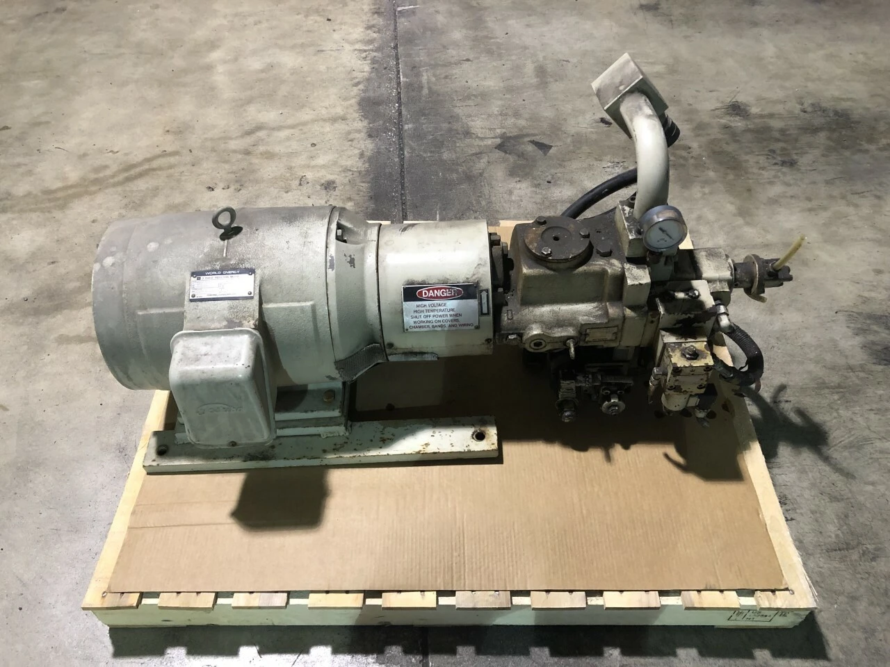World energy Toshiba induction motor TIKK 15 kw frame 160L Daikin Piston pump