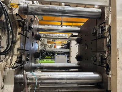 2010 KRAUSS MAFFEI KM650-300-400CKZ 2-COLOR Injection Molding Horizontal/Vertical | Machinery Network (5)