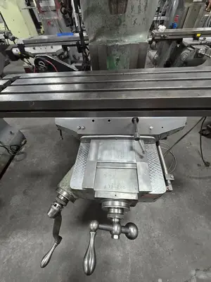 USED BRIDGEPORT 1.5 HP VARIABLE SPEED MILL