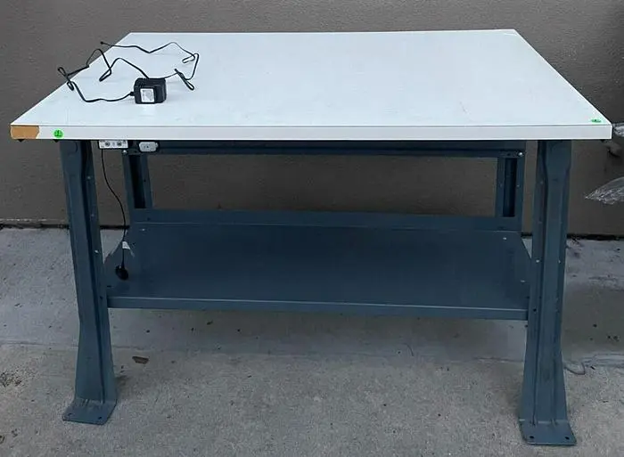 Heavy Duty workbench 30'' x 48''