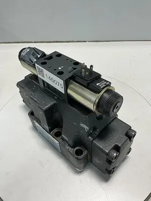 USED VICKERS DG5V-8-S-33C-T-M-U-HL-10-EN502