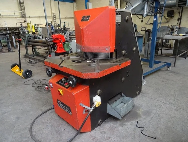 Used AMADA VERSA 200 X 6 MM (VARIABLE) Notching Machines | Apt International N.V #365201