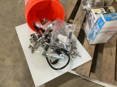 Used MIXED LOT OF BREWERS HARDWARE, BREWING ACCESSORIES, AND CLEANING UTENSILS Brewing Equipment Michigan US | Miedema Asset Management Group #1761527