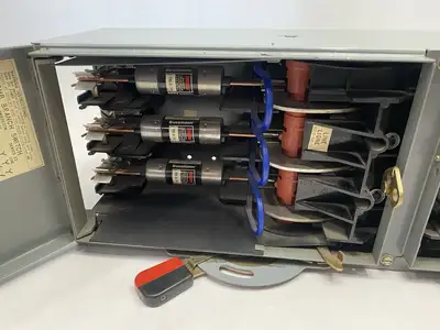 USED SQUARE D SER. E1 FUSIBLE TWIN SWITCH PANELBOARD DISCONNECTOR UNIT 100A