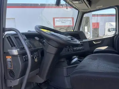 USED 2022 VOLVO VNR42T300