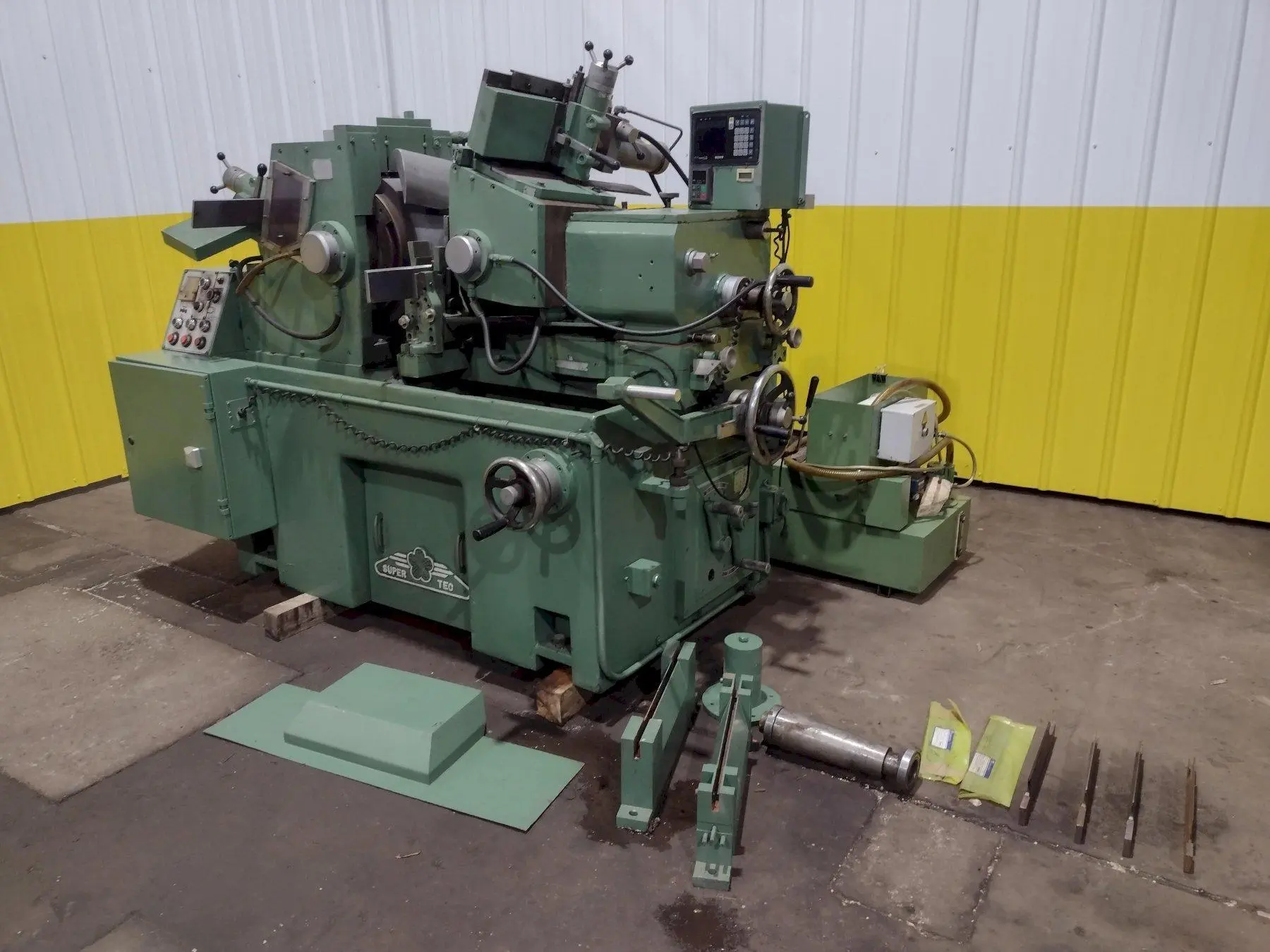 USED 1984 Supertec STC-20, 1984, HYD. DRESSERS, SEVERAL WORK RESTS,