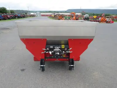 New | in-Stock 2026 BMC SYNTRA 1000 Dry Spreaders Pennsylvania US | Zimmerman Farm Service #1410170