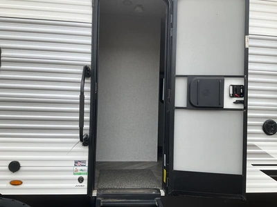 Used 2022 DELLA TERRA 200RD Campers, Caravans, Motorhomes Michigan US | Miedema Asset Management Group #1341092