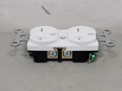 20A 250V Duplex Receptacle (Box of 162)
