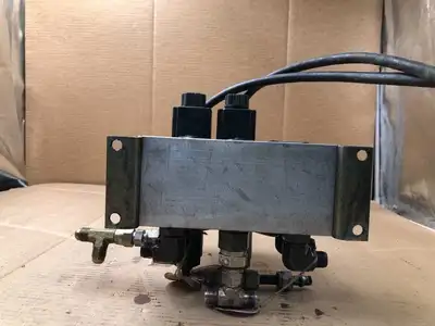 NACHI OG-G01-P-E20 Modular Valve Manifold w/ SS-G01-A3X-R-C115 Solenoids