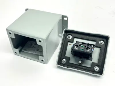 E1PBGXM | Hoffman  Enclosure w/ 800FP-SM22 2-Position Switch 800F-ALP 800F-X10 - Used
