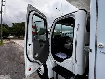 Used 2019 FREIGHTLINER M2 106 Tractors & Trailers Florida US | Truck and Van Outlet #1506258