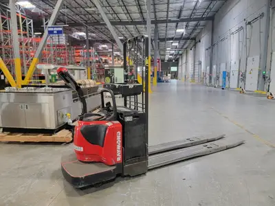USED RAYMOND 8410