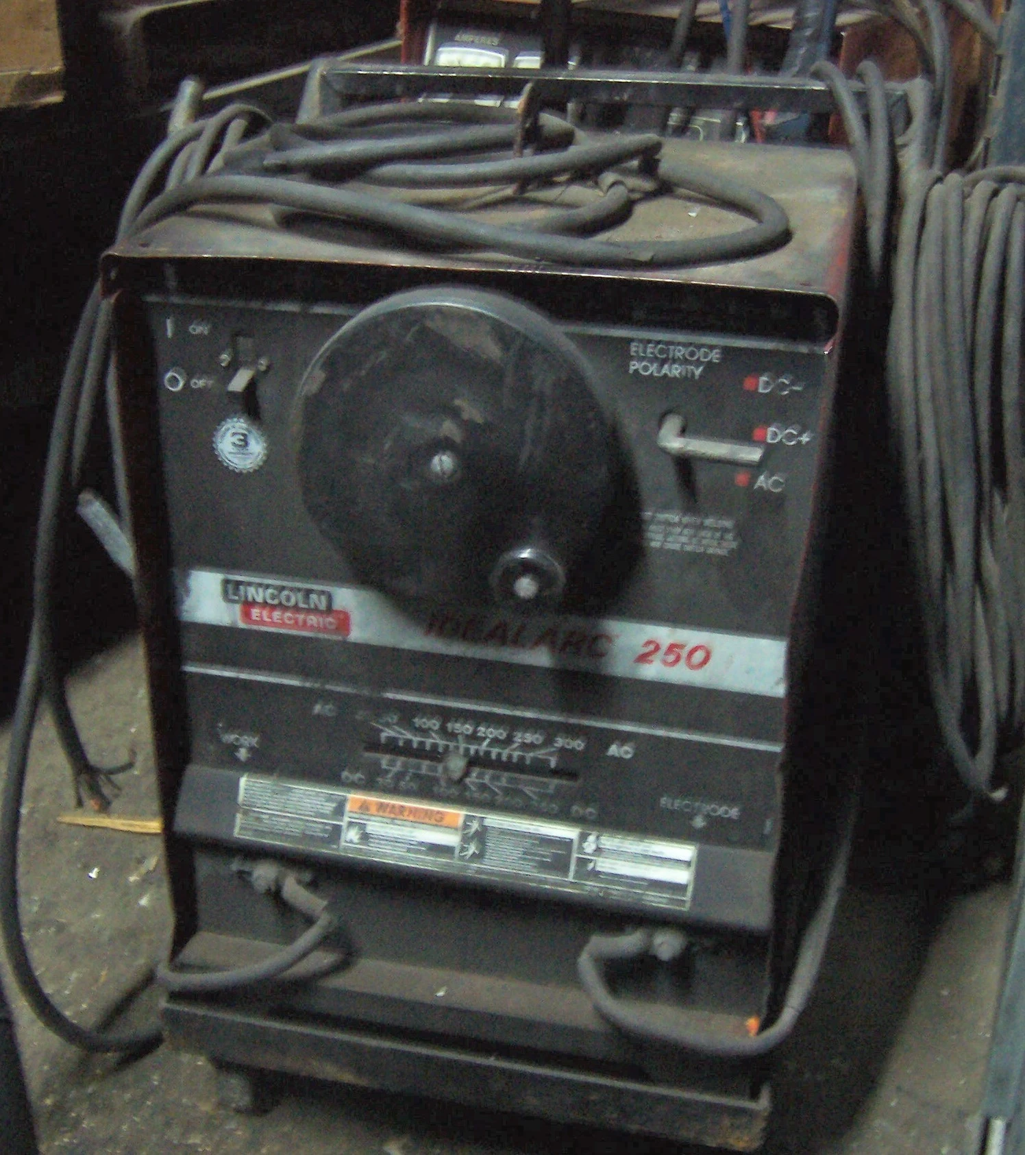 USED LINCOLN IDEALARC AC/DC 250
