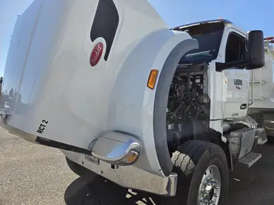 USED 2023 PETERBILT 567