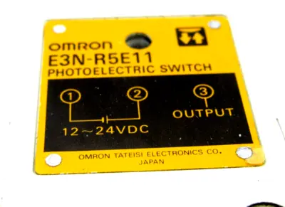 NEW OMRON E3N-R5E11 PHOTOELECTRIC SWITCH E3NR5E11