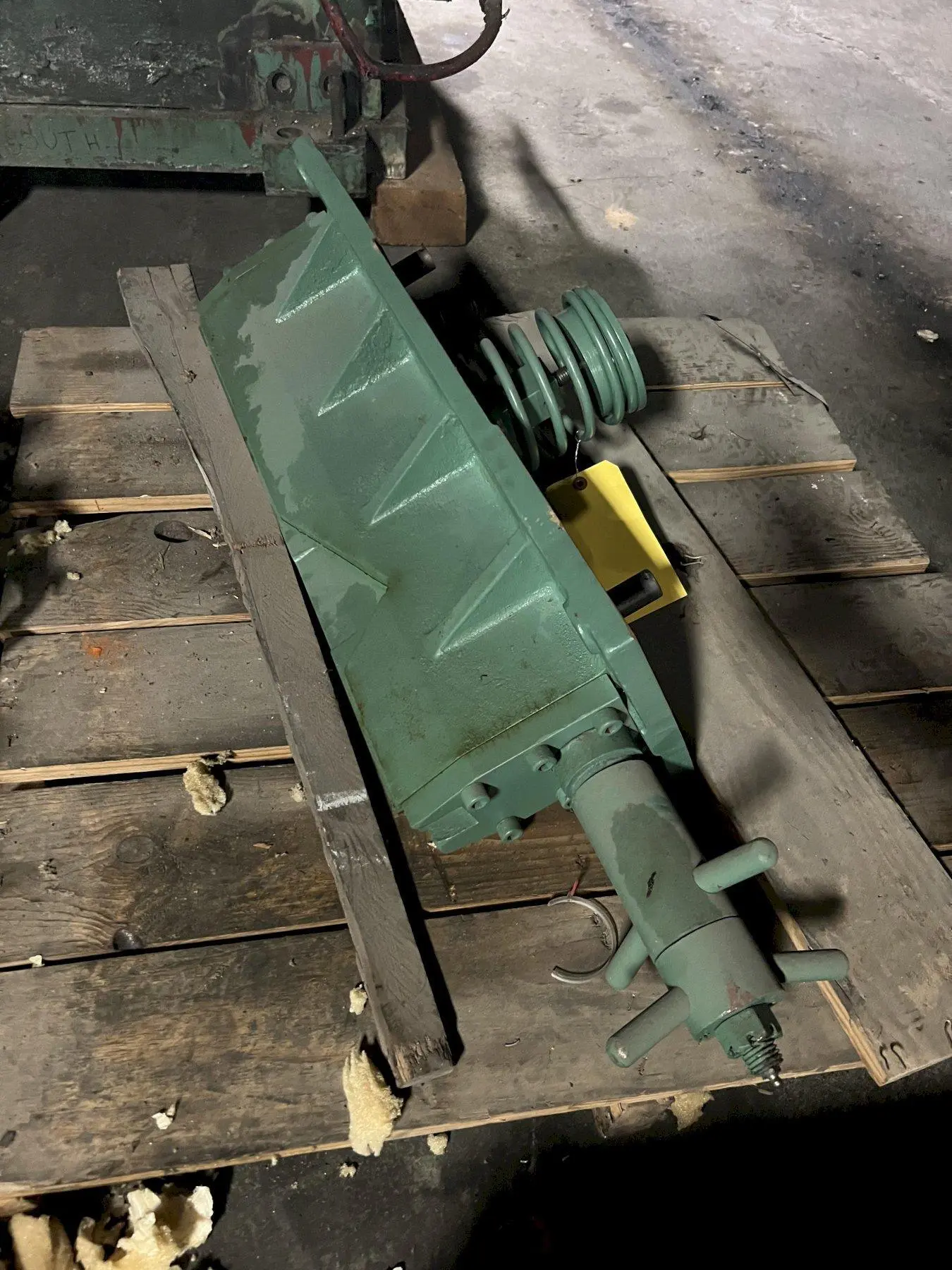MEECO STRAIGHTENER BOTTOM GUIDE HOLDER: STOCK #18423