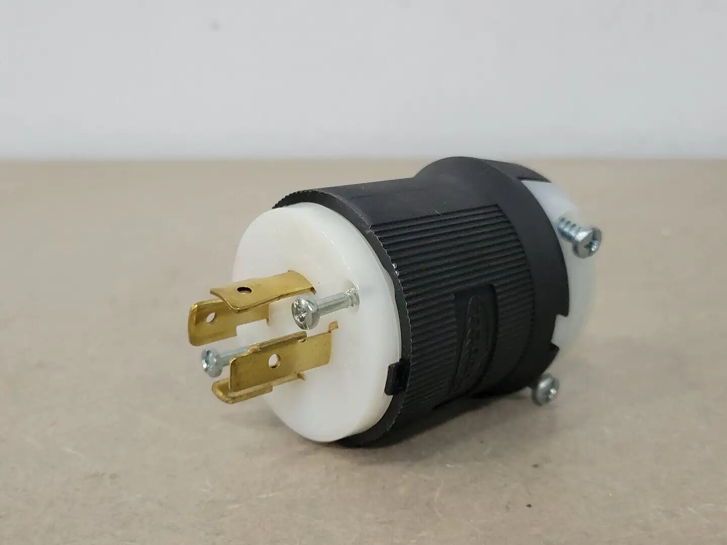 NEW HUBBELL HBL2431