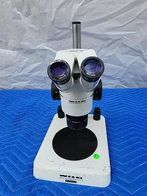 WILD HEERBRUGG MICROSCOPE WITH ESD22 EYEPIECES