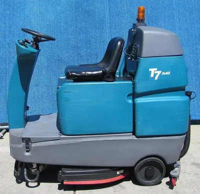 USED TENNANT T7