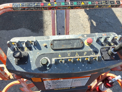 USED 2013 JLG E400AJPN