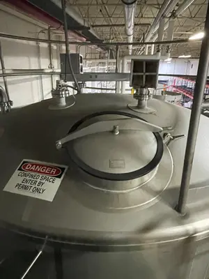 MUELLER 9000 Gallon Holding Tanks | Envoy Equipment LLC (9)