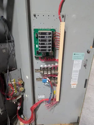 800A Cutler Hammer NTVSNBA30800XSU Manual Transfer Switch 3 Pole 4 Wire Used