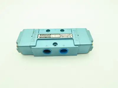 Skinner S4AACBX5 Pneumatic Directional Control Valve 5-Way 2 Pos 150PSI 3/4" NPT