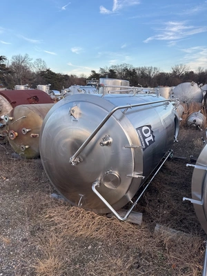 _UNKNOWN_ 900 GALLON Stainless Steel Tanks | Perry Equipment (2)