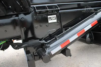 New | in-Stock 2026 INTERNATIONAL HX Rolloff Trucks Texas US | Roll Off Truck World #1491797