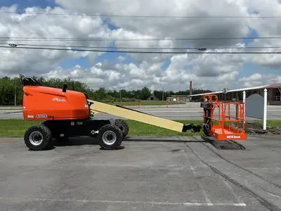USED 2013 JLG 400S