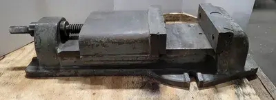 Used _UNKNOWN_ MACHINIST VISE - 8.5IN Misc Industrial Equipment Kentucky US | Aucto #687562
