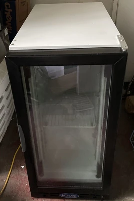 174-0063 Norlake NLCT55 Countertop Glass Door Commercial Self Contained Freezer