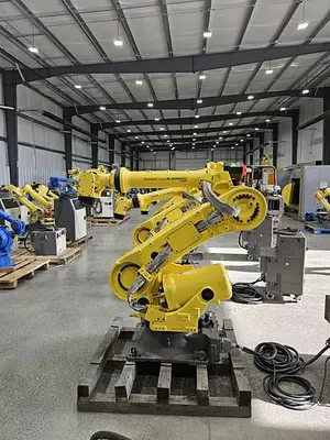 USED 2015 FANUC R-2000IC/210F