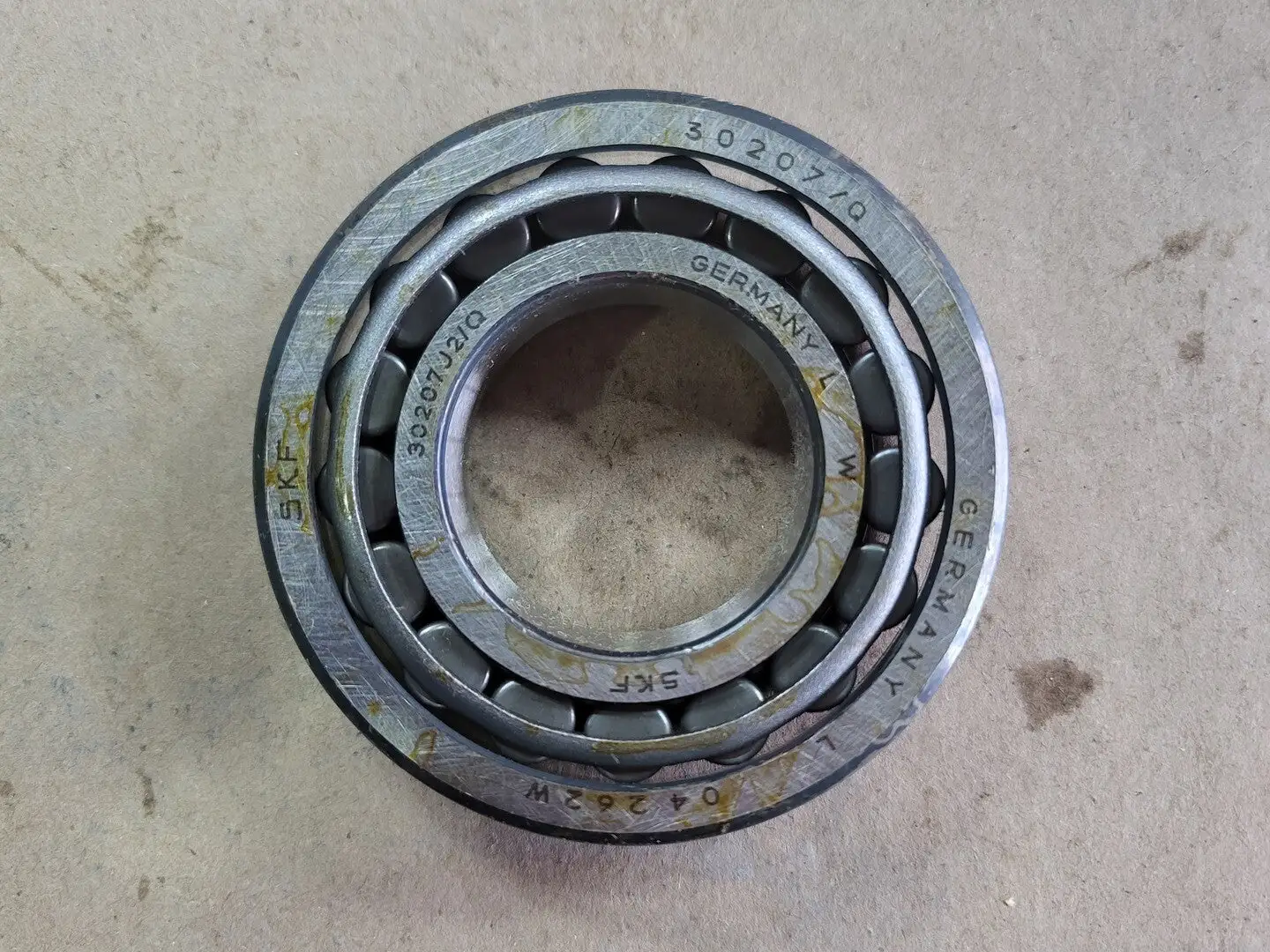 NEW SKF 30207 J2/Q
