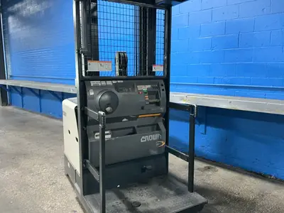 Used CROWN SP352030 Electric Lifters Ohio US | HGR 24 #1446266