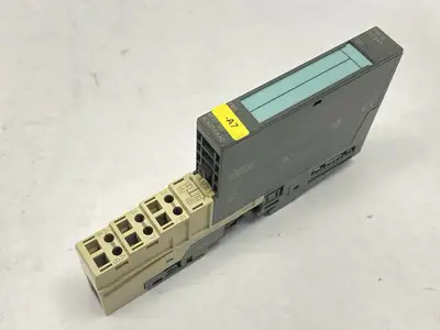 USED SIEMENS 6ES7138-4CA01-0AA0, 6ES7 138-4CA01-0AA0