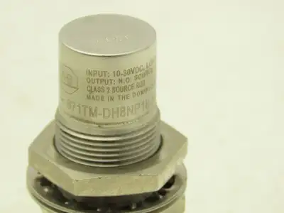 Allen Bradley 871TM-DH8NP18-N4 Proximity Sensor Inductive NO 10-30vdc 200mA