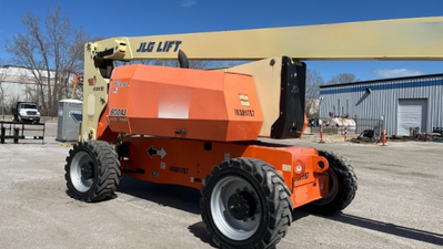USED 2012 JLG 800AJ