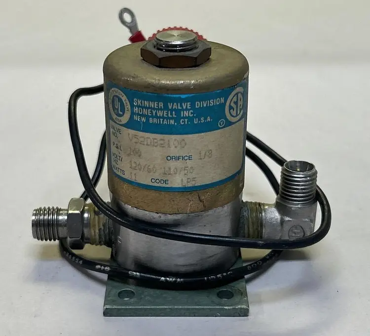 Used SKINNER V52DB2100 Solenoid Valves Ohio US | Surplus Asset Holdings #1239644