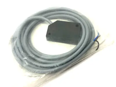 NEW BAUMER SPECIAL VERSION INDUCTIVE SENSOR 2MM PNP 10-30VDC
