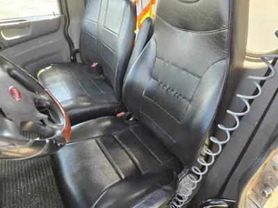 USED 2018 PETERBILT 348