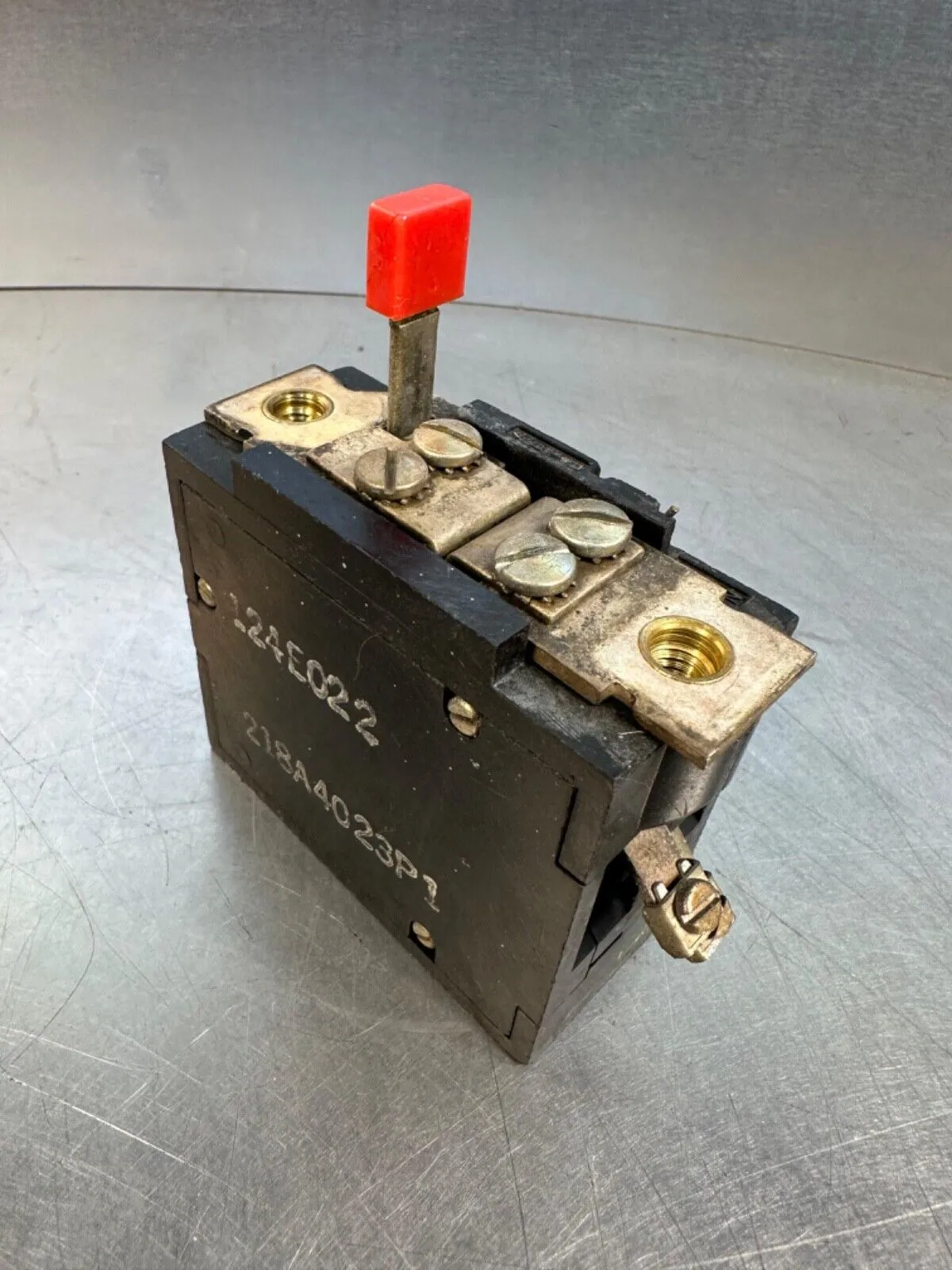 Allen Bradley 124E022 600V Std Pilot Duty Relay 218A4023P1 (4c-37)