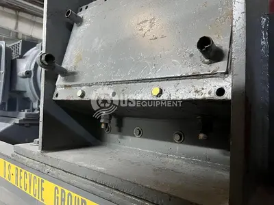 Unknown Manufacturer: Used 100HP Hog Grinder