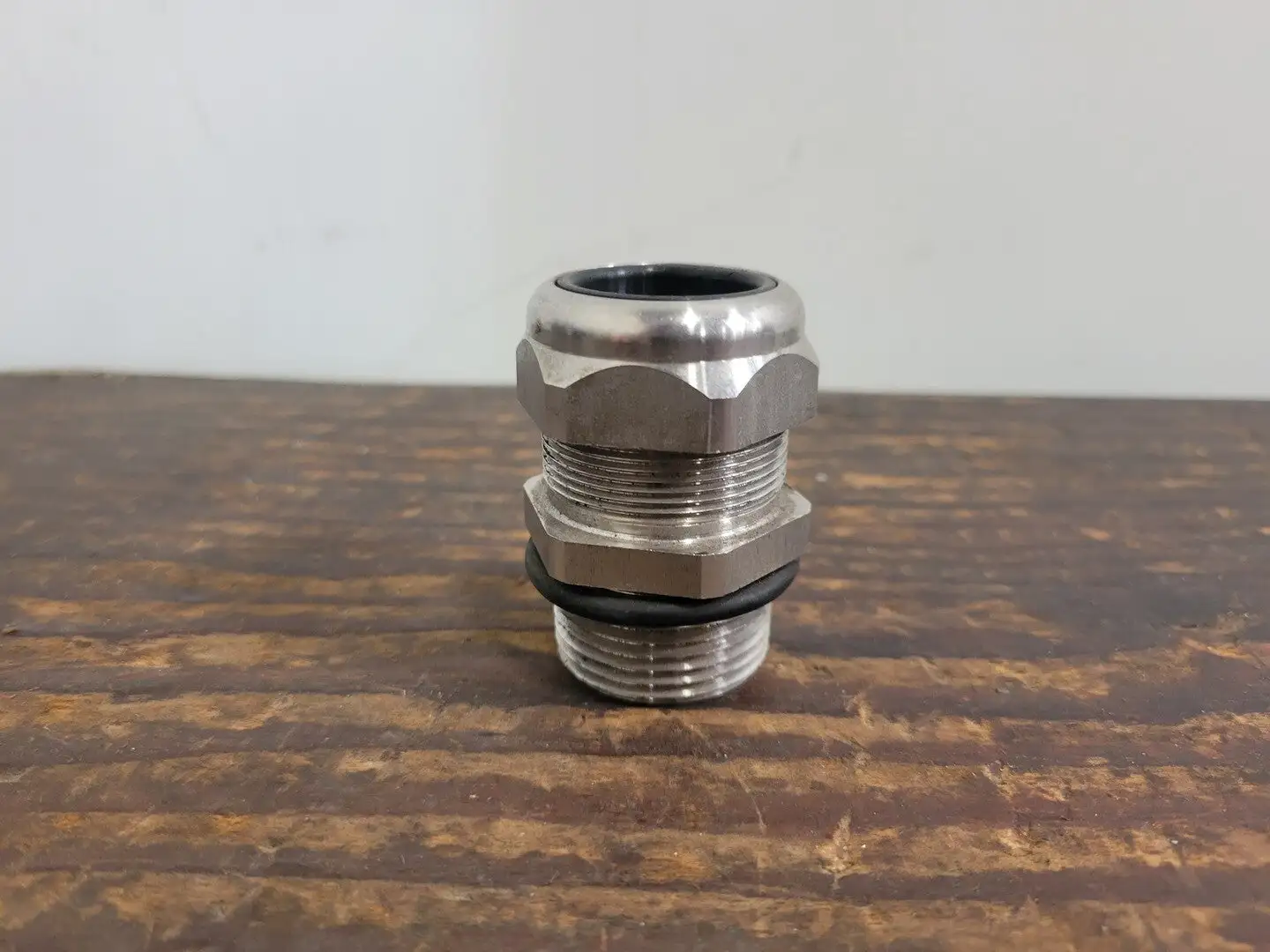 NEW THOMAS & BETTS 2942SST