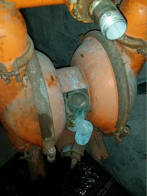USED WILDEN M8